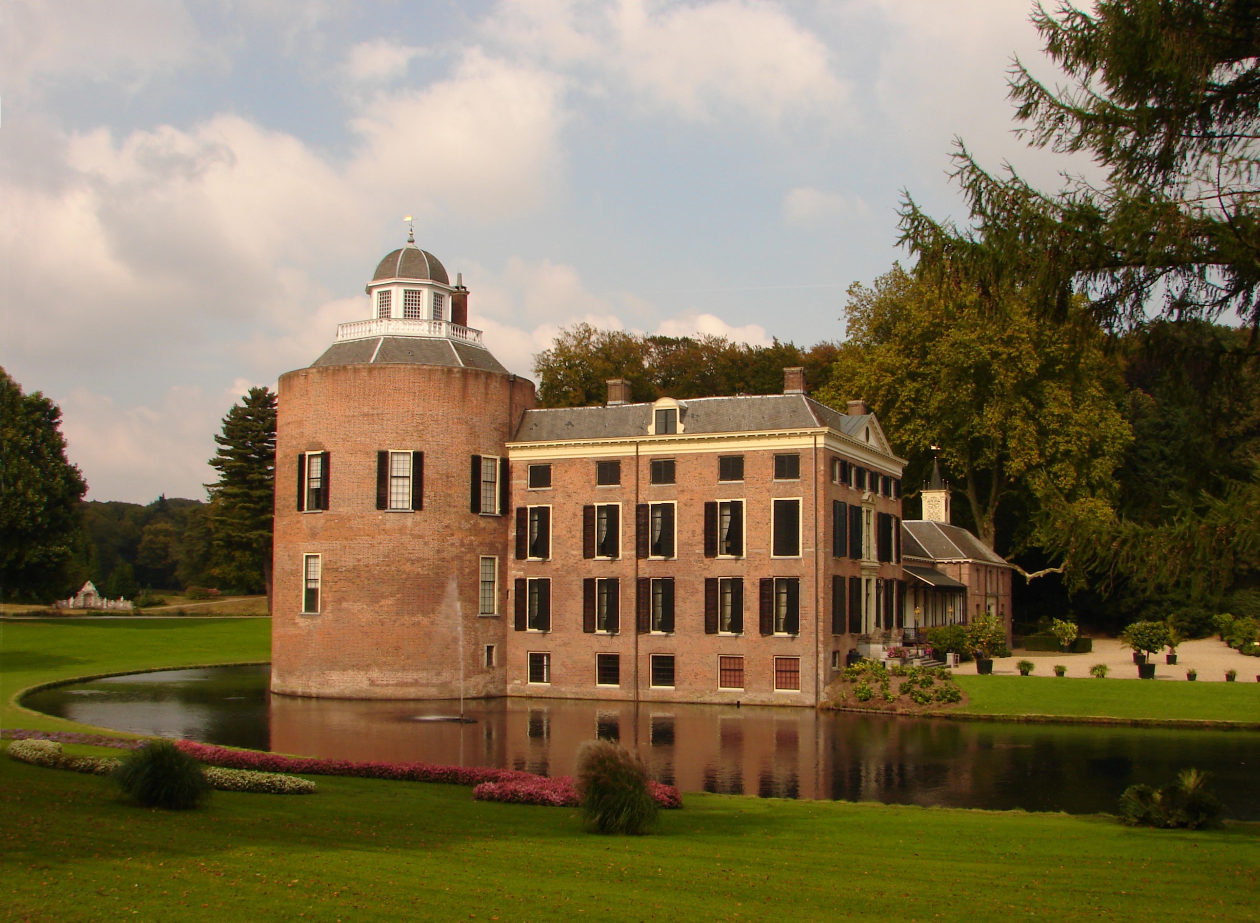 Kasteel Rosendael in de mist bij zonsopkomst